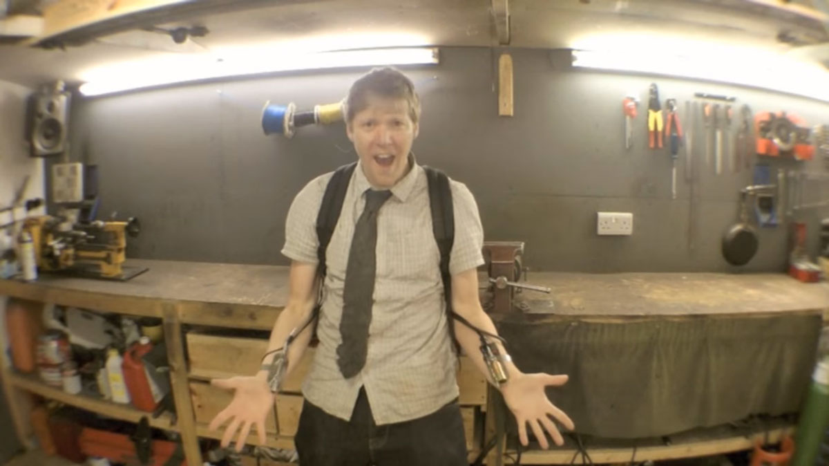 colin-furze-invention-x-men-lance-flamme-video-insolite4