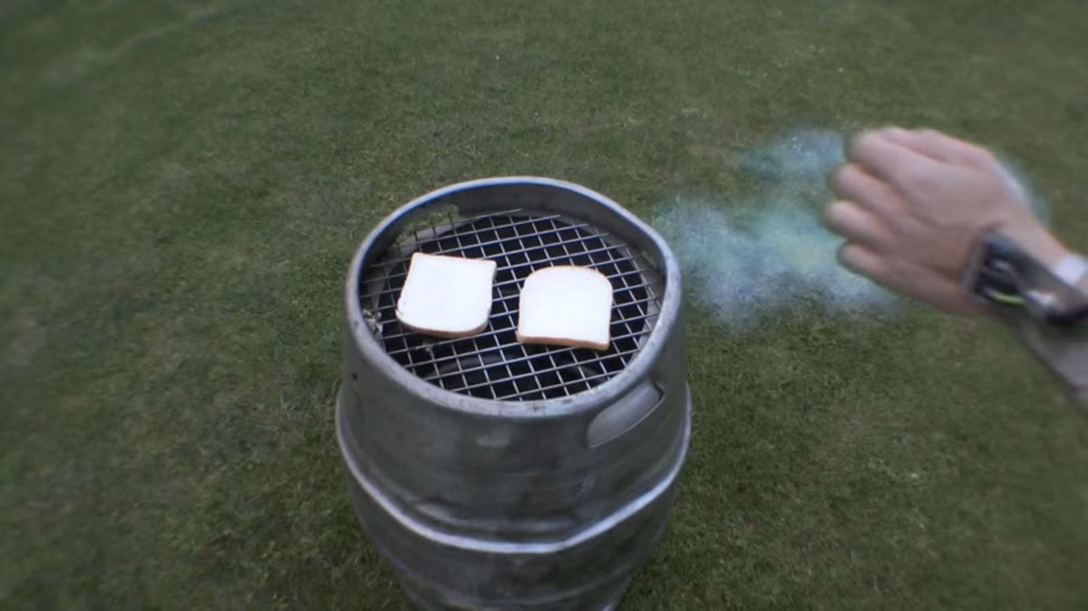 colin-furze-invention-x-men-lance-flamme-video-insolite8
