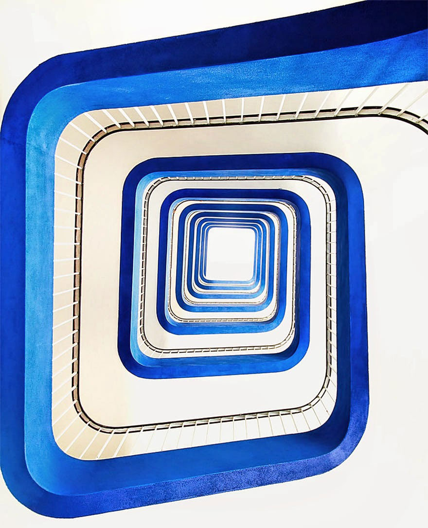 escalier-bleu-carre