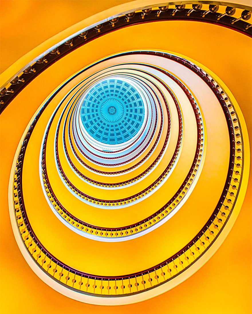escalier-jaune