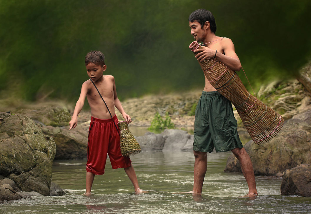 homme-garcon-fleuve