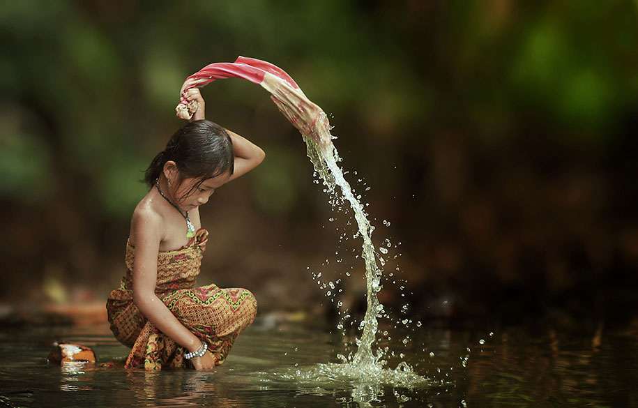 petite-fille-eau