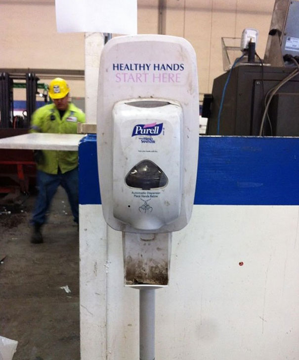 main-proprete-usine-hygiene-salete-usine-ironie-humour-fail