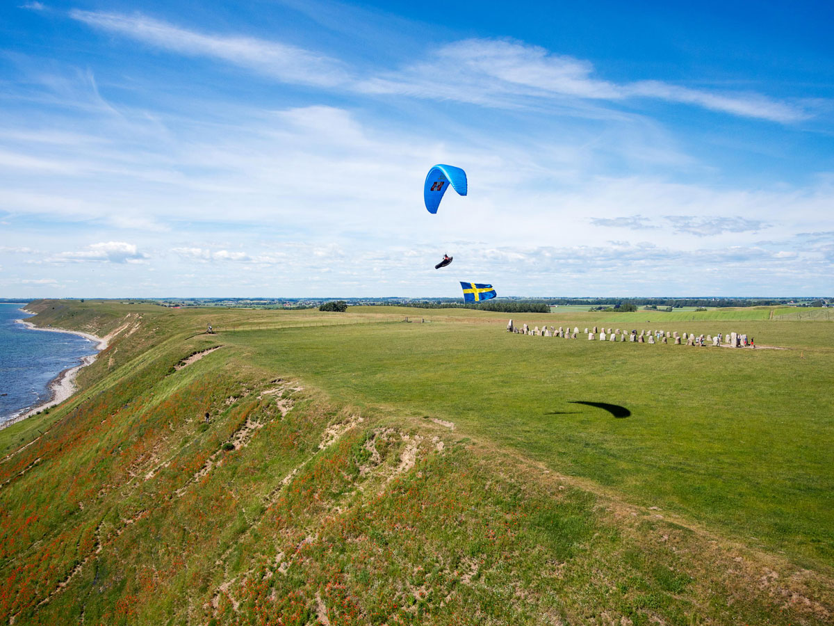 parachute-drapeau-suede-falaises
