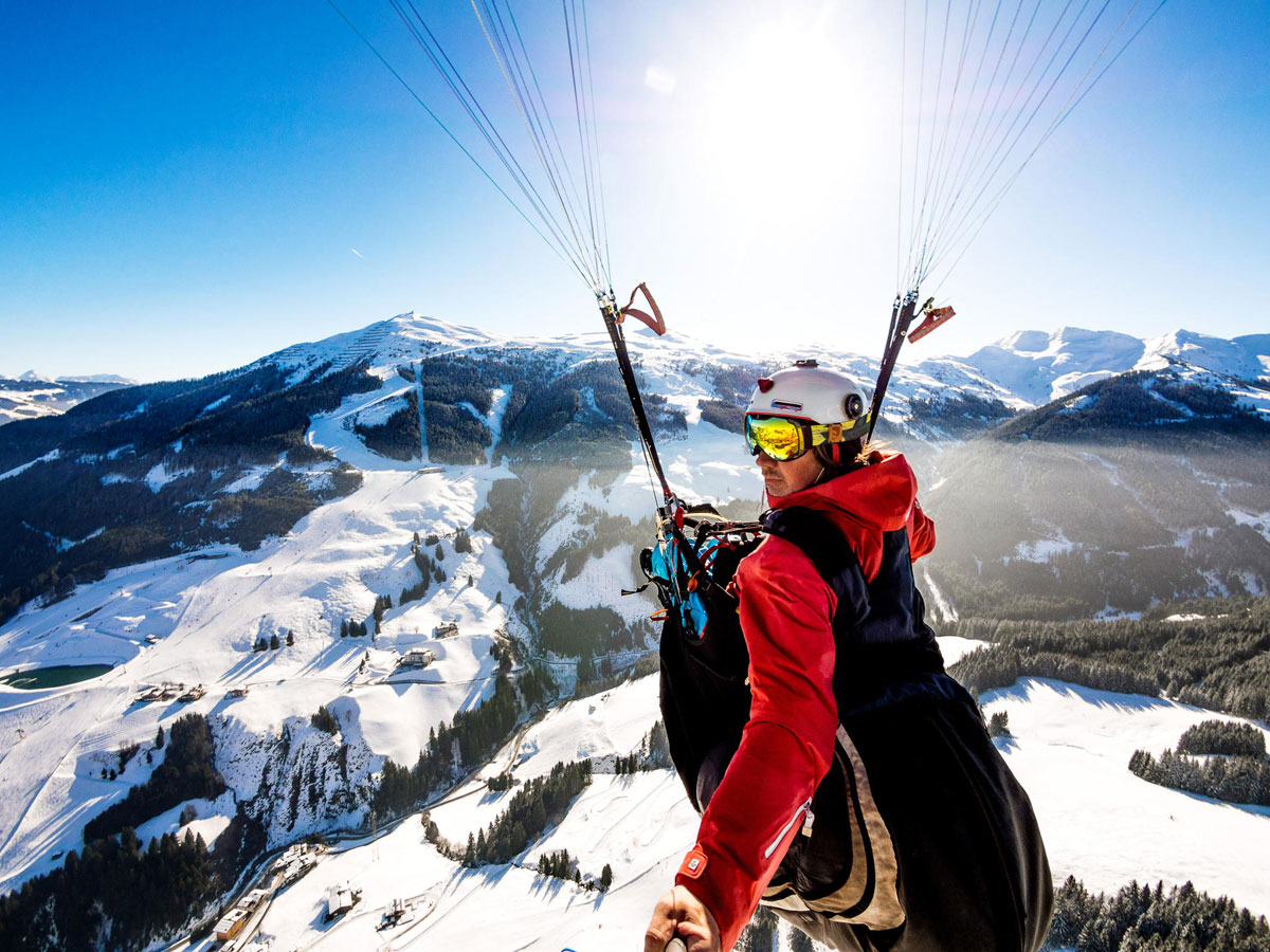 parachutiste-selfie-montagne