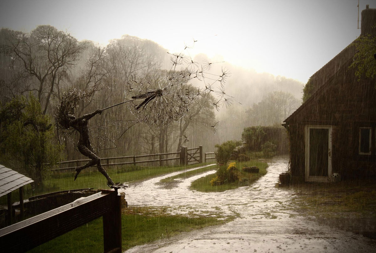 sculpture-fee-parapluie-averse
