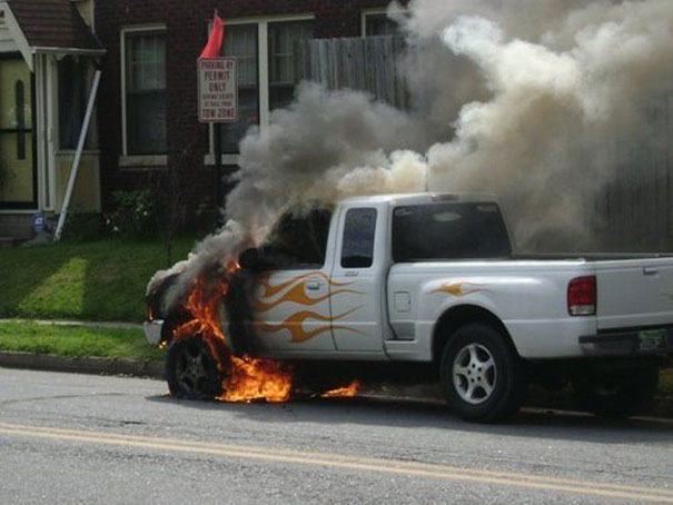voiture-feu-ironie-incendie-fail-carpaint