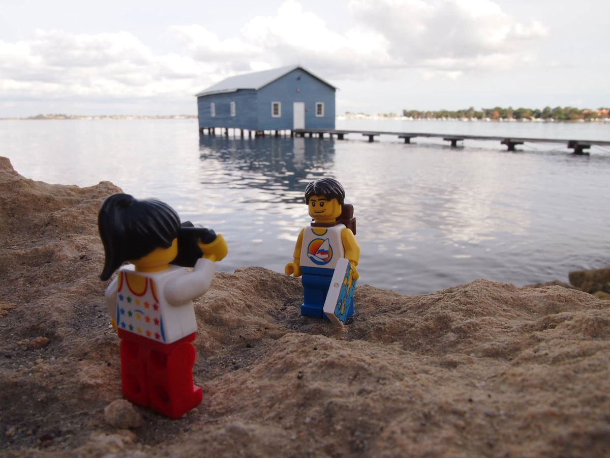 blue-boat-house-lego