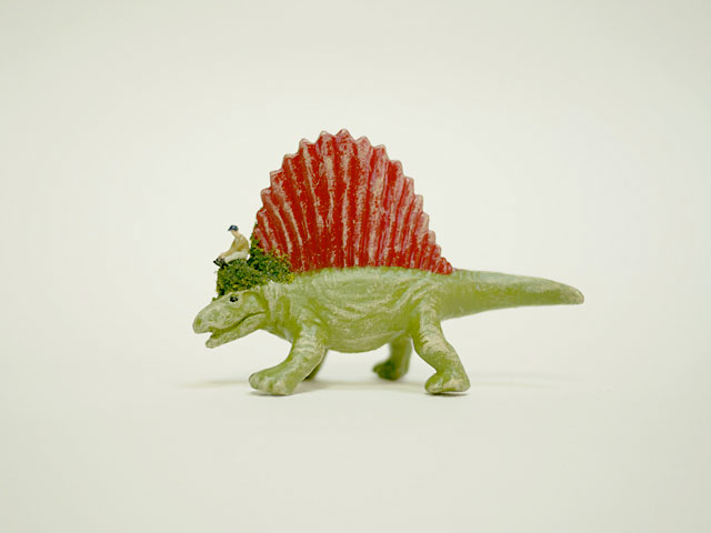 dinosaure-crete-rouge