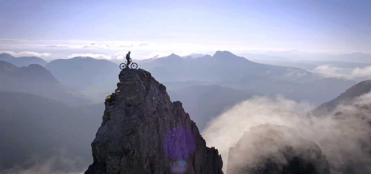 danny-macaskill-surplombe-ile-skye