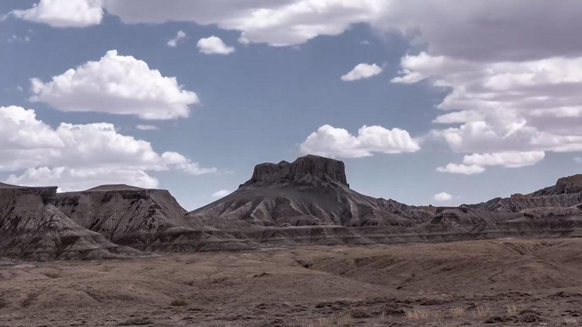 desert-montagnes-nuages