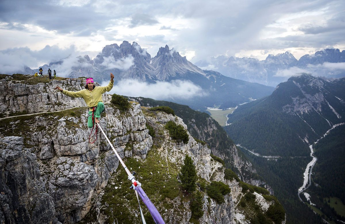 homme-equilibre-cable