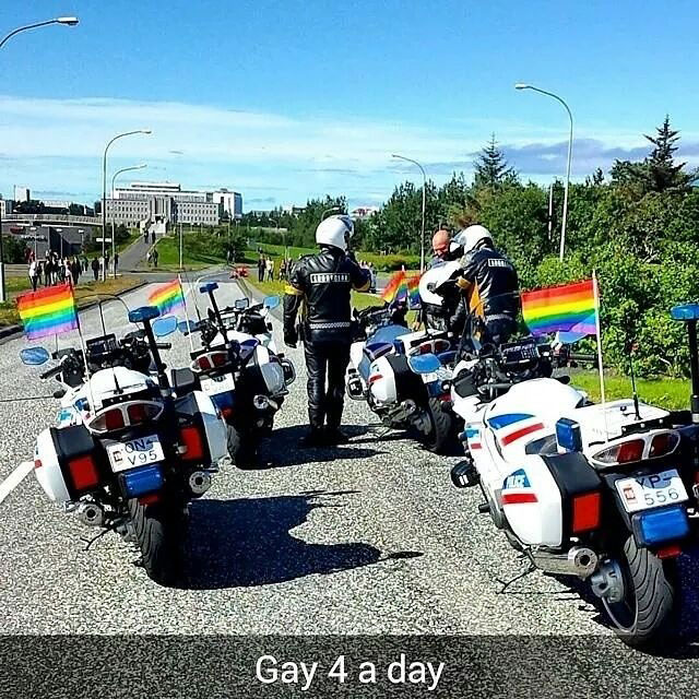 motos-police-drapeau-gay