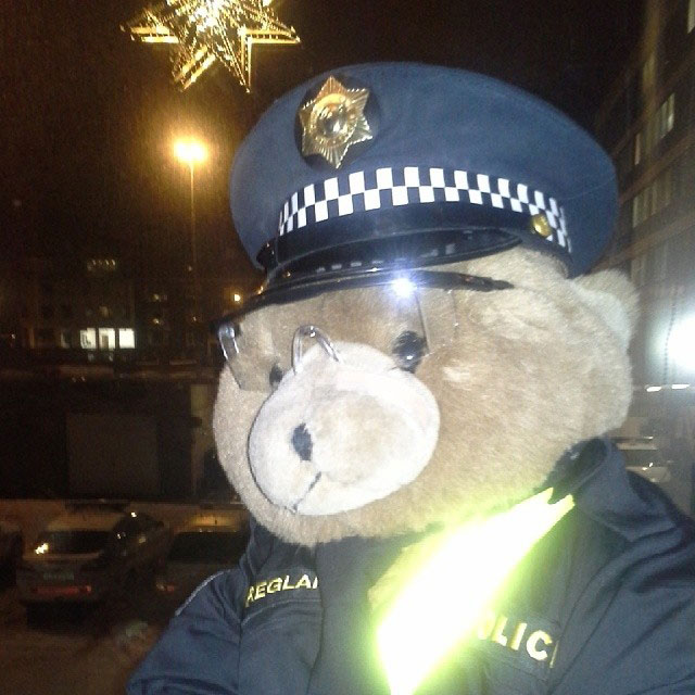 ours-peluche-policier