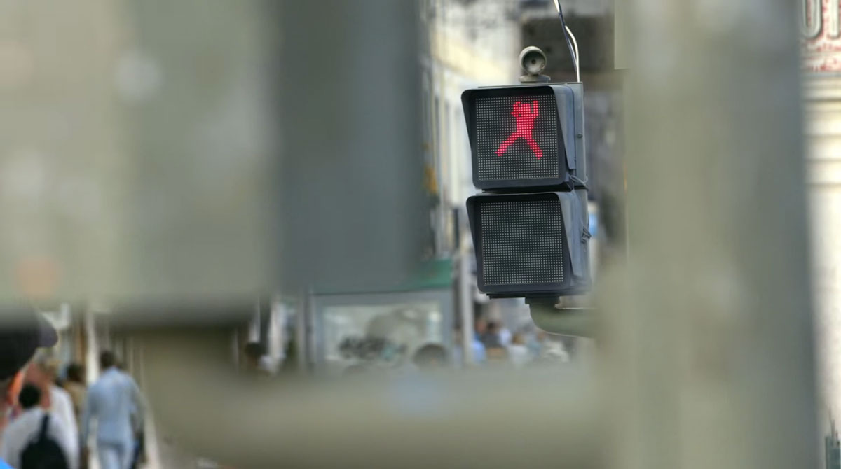 petit-bonhomme-rouge-suspendu