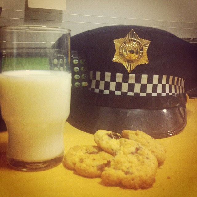 petit-dejeuner-cookie-lait-casquette