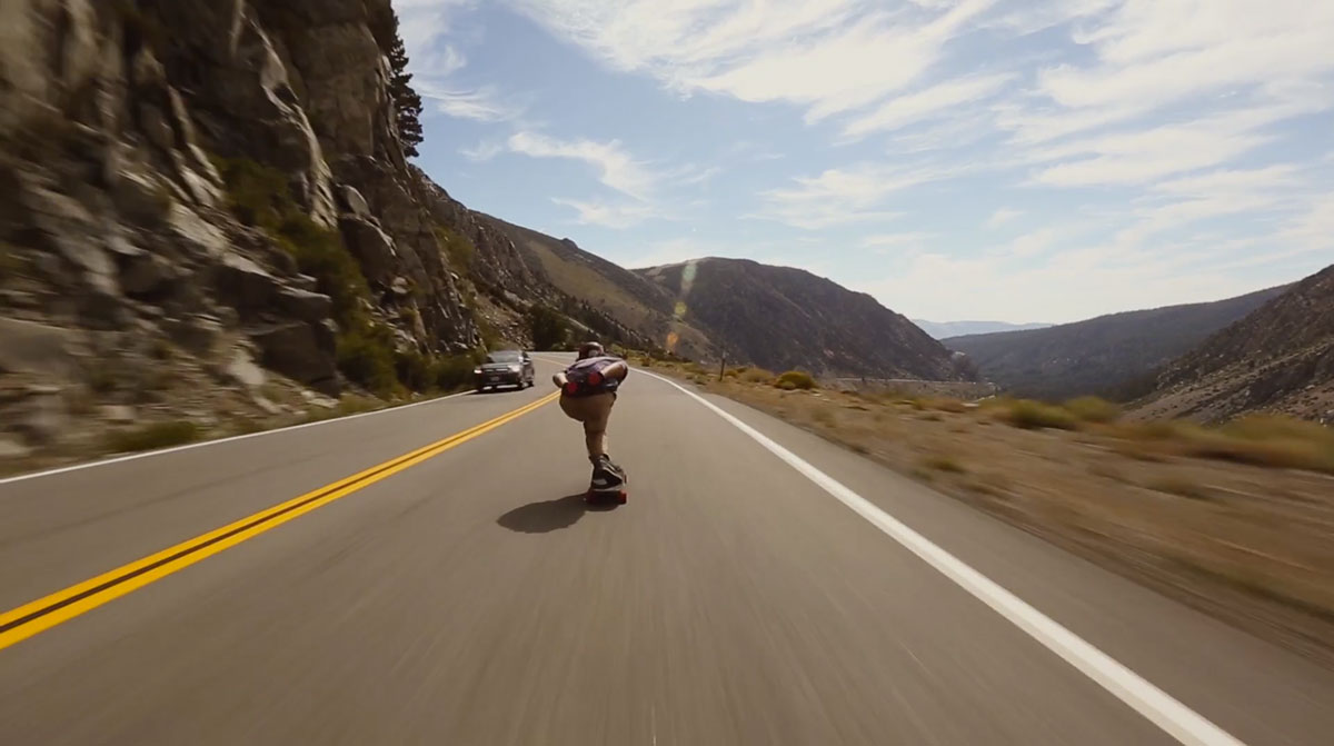skateboard-grande-vitesse-route
