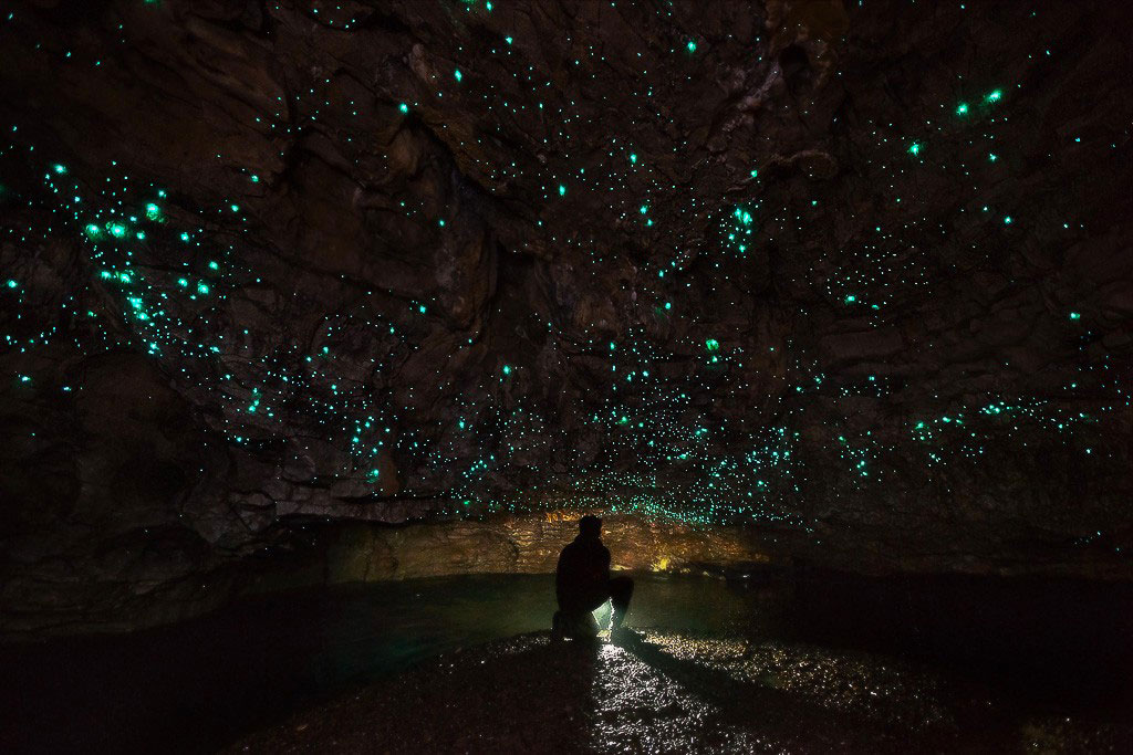grotte-illuminee-par-lucioles