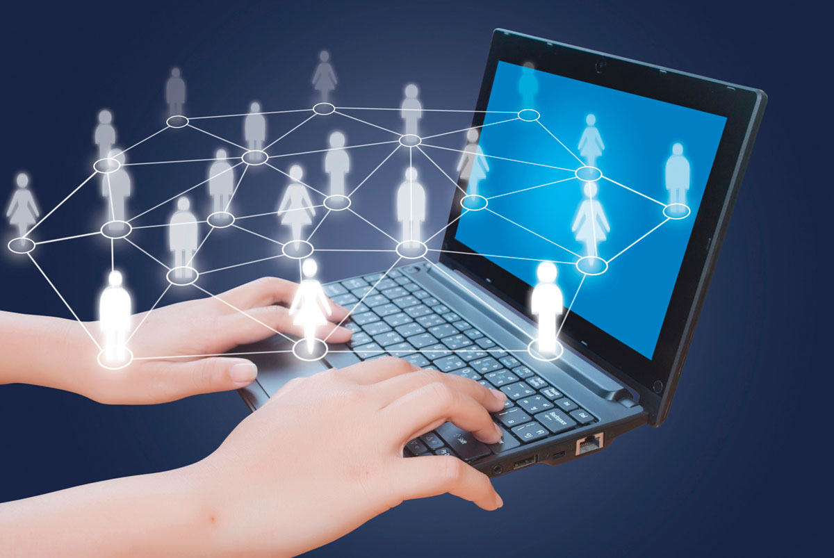 reseaux-sociaux-ordinateur
