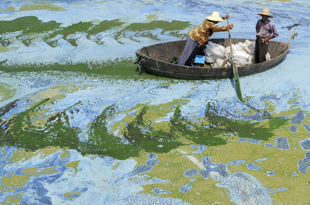 chine-pollution-barque-hommes