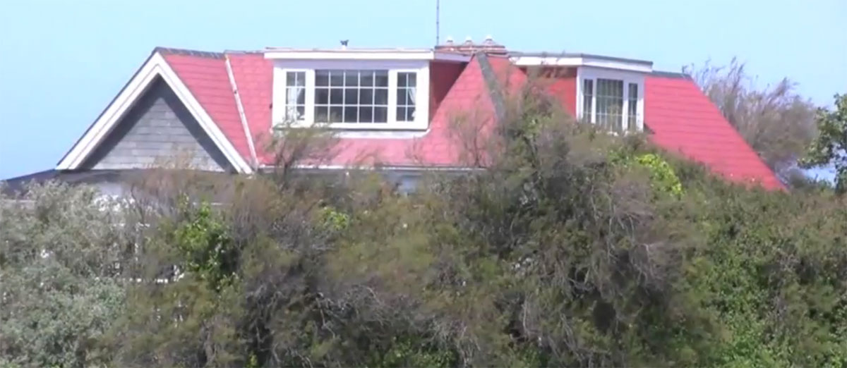 maison-toit-rouge