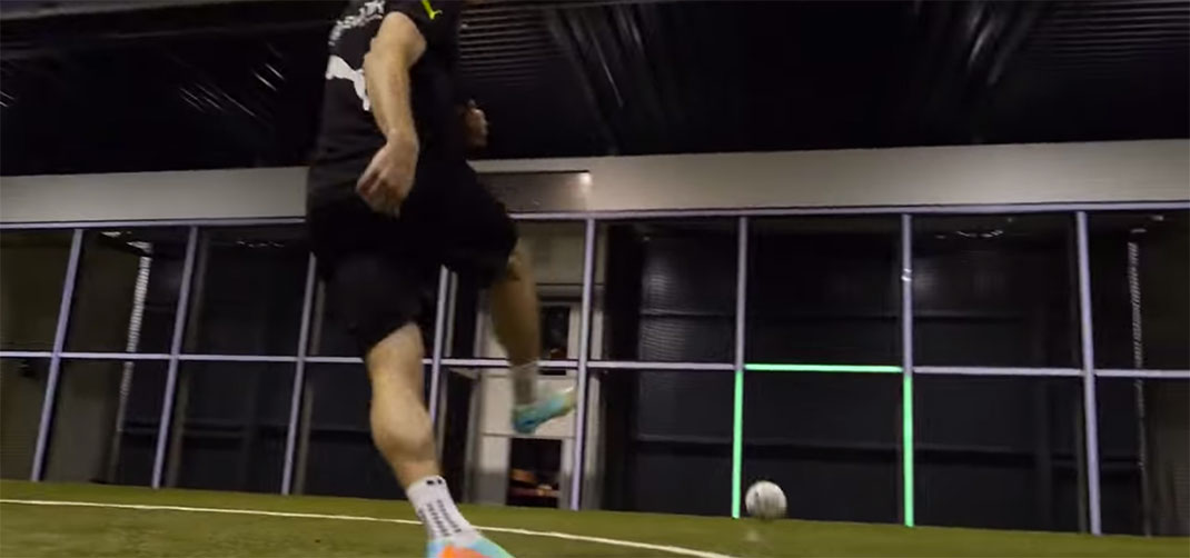 machine-robot-football-but