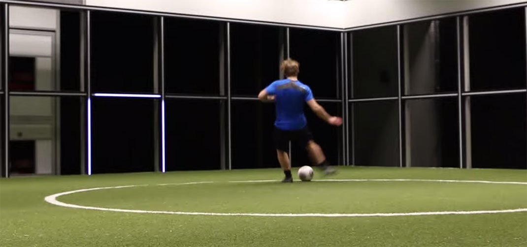 machine-robot-football-cible