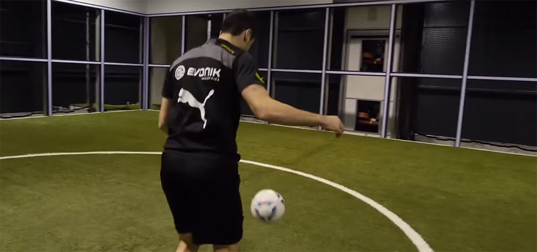 machine-robot-football-controle