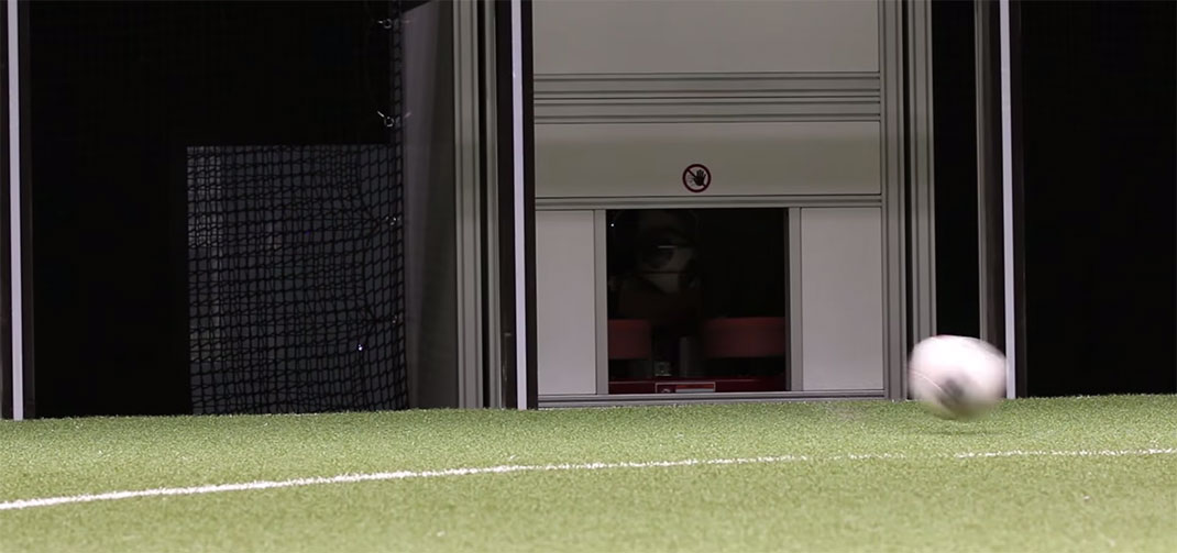 machine-robot-football-depart