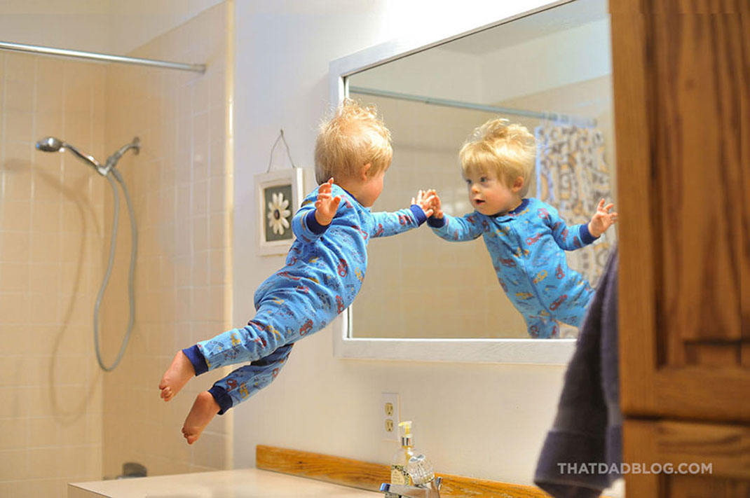 petit-garçon-miroir