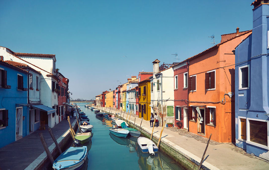 burano-italie-allees-colorees