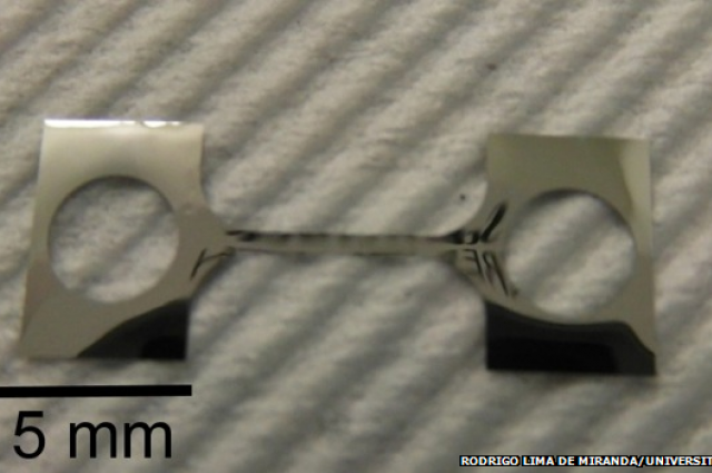 metal-flexible-reprend-forme