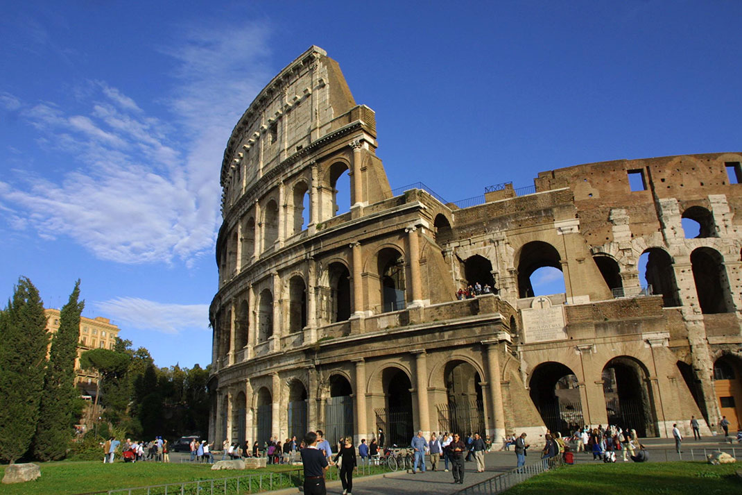 touriste-Colisee-de-Rome