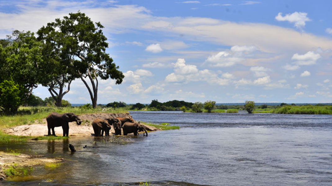5-Victoria-Falls-Park