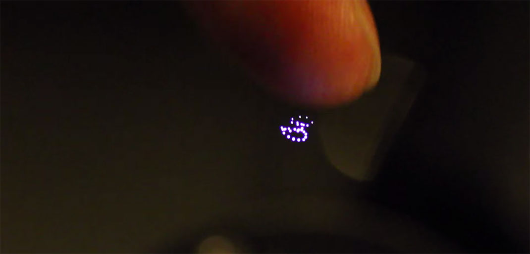 scientifique-hologramme-interactif