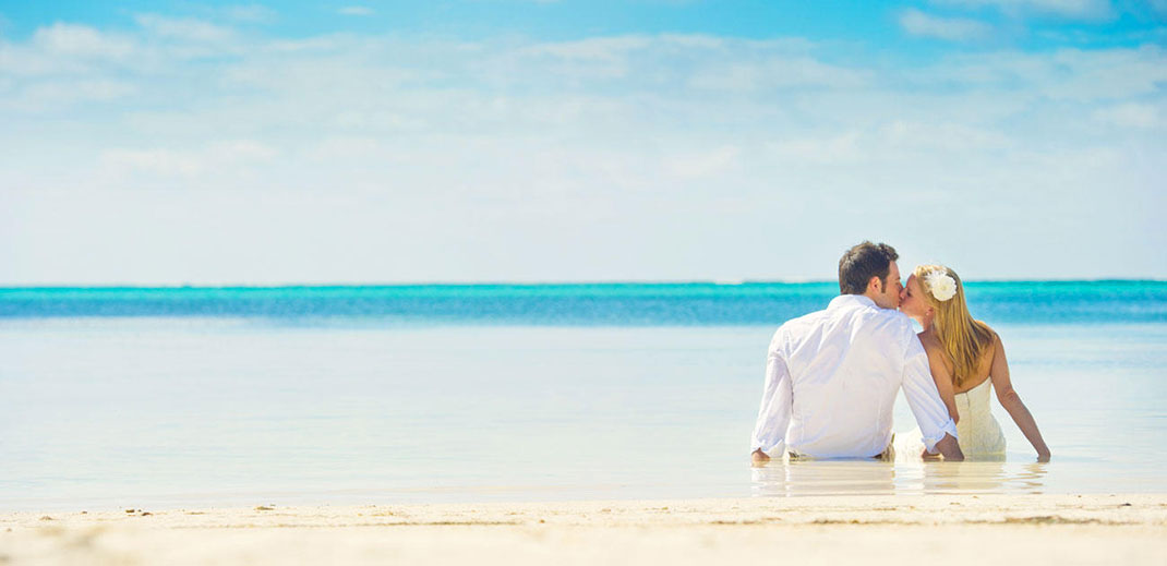 Couple-on-Las-Terrazas-Resort-s-private-beach_interior_masthead
