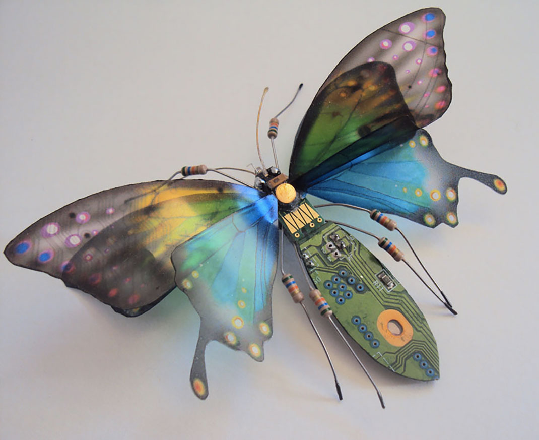 papillon-bleu-jaune-vert-composants-electronique-julie-alice-chappell