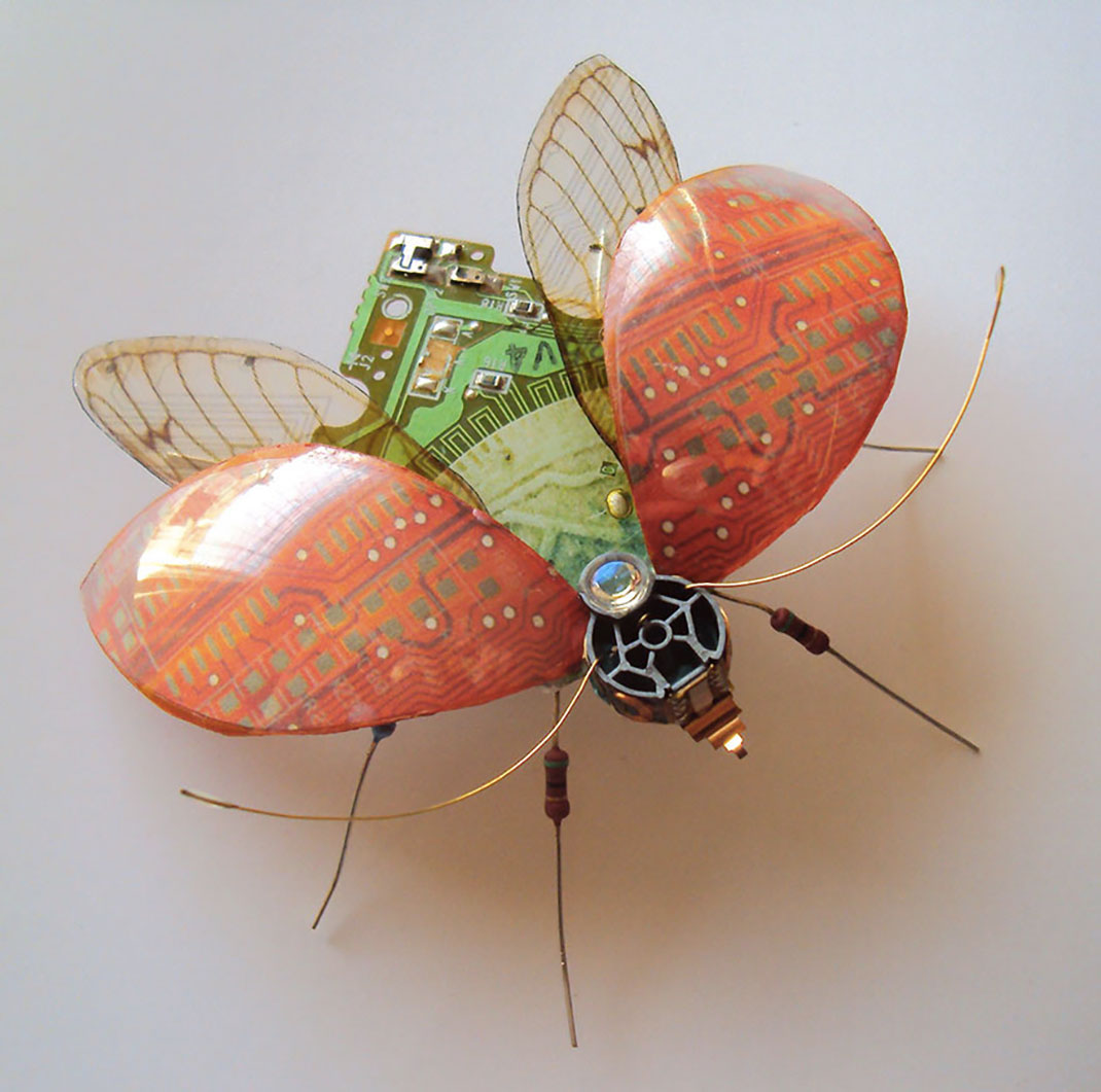 coccinelle-orange-composants-electroniques-julie-alice-chappell