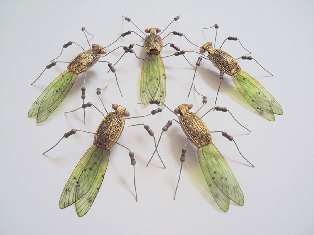 cinq-insectes-volants-composants-electroniques-julie-alice-chappell