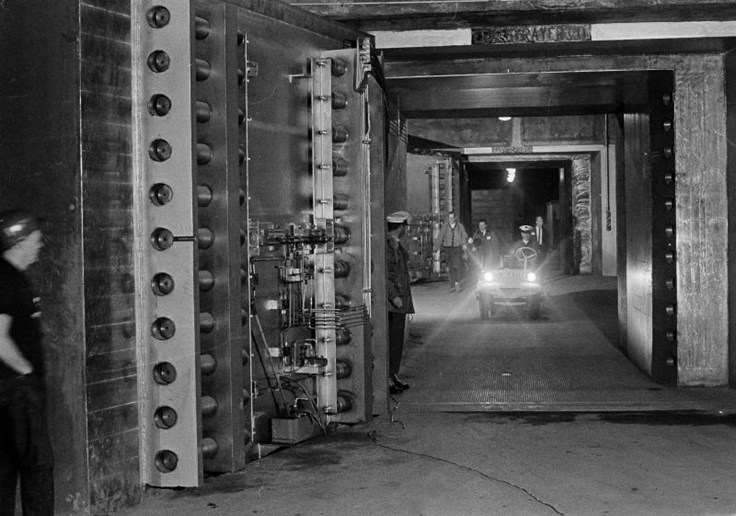 03-voituredansbunker-gizmodo