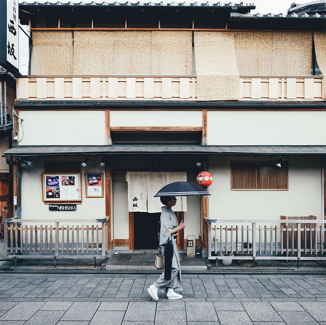 28-femmeparapluie-takashiyasui
