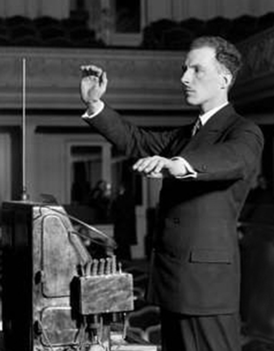 01-theremine-bettmancorbis