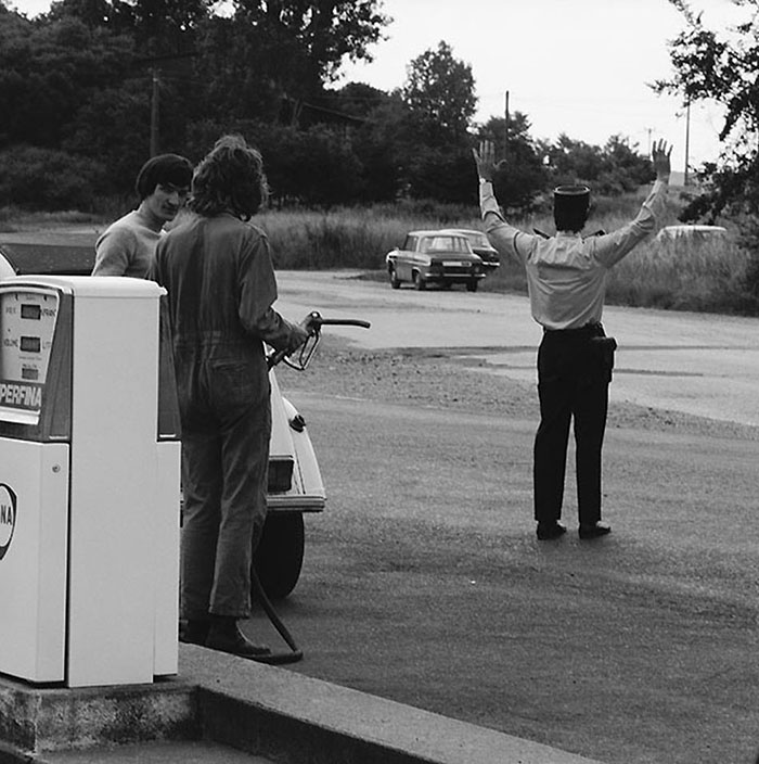 fun-black-and-white-street-photography-rene-maltete-11