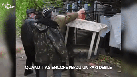homme-table-bouche