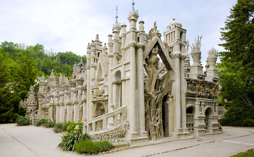 Palais-idéal-shutterstock-14