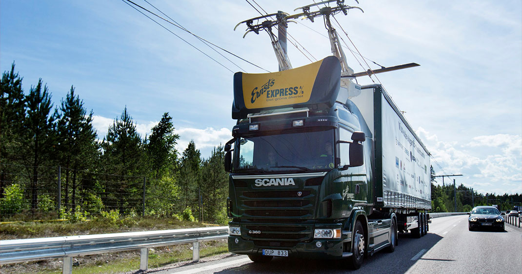 UNE-CAMION-SUEDE