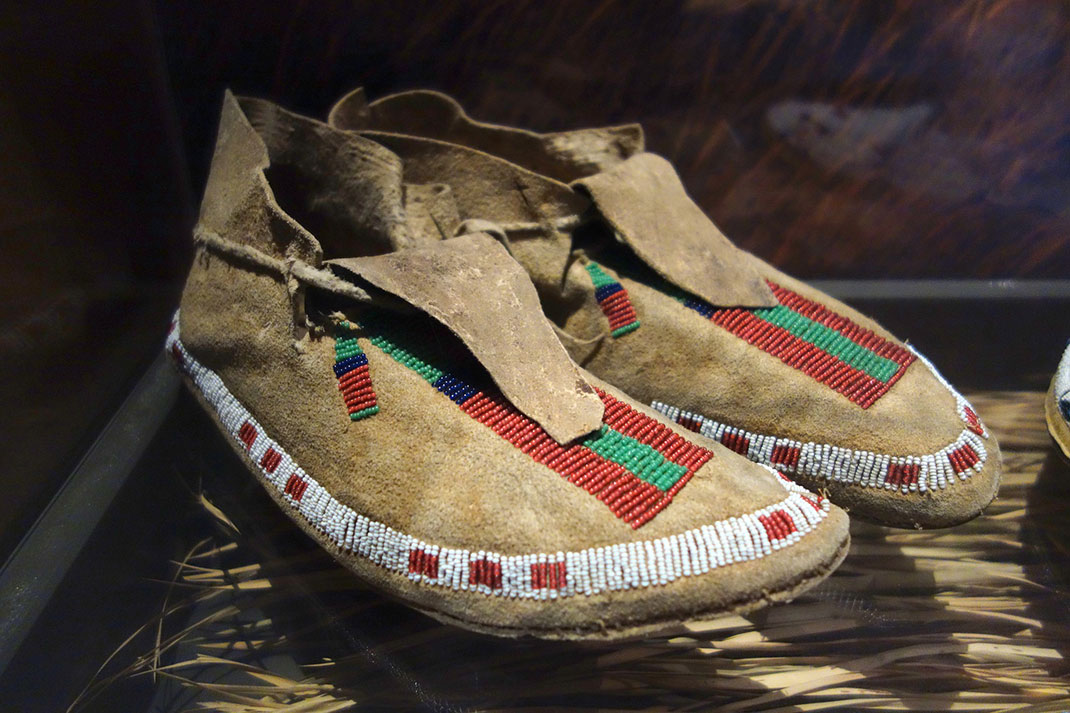 mocassin